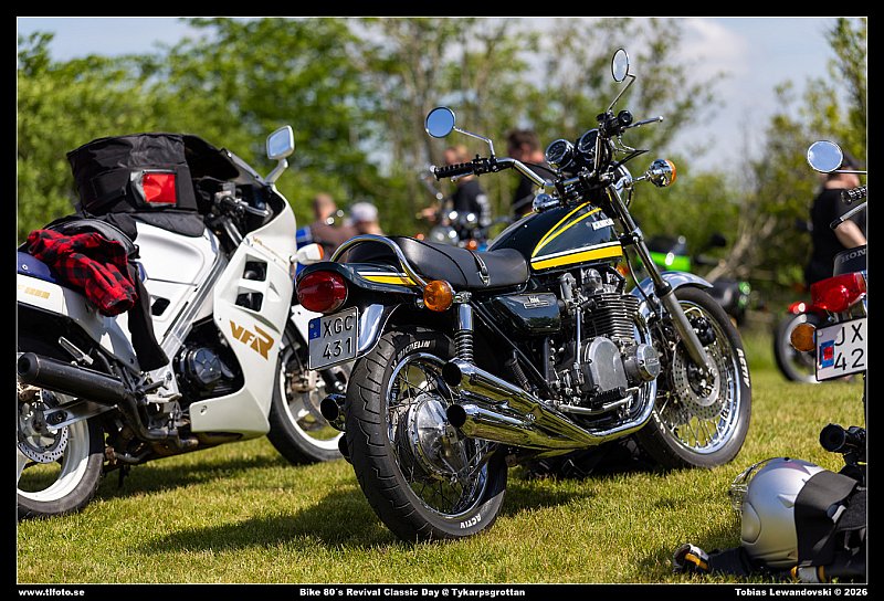 098A9211